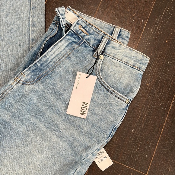 Straight leg “Mom” jeans mid wash - Picture 2 of 6